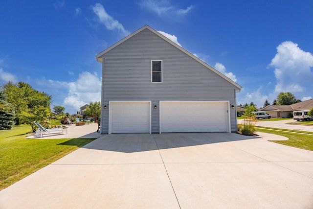 221 Arbor Point AVENUE, West Bend, WI 53095