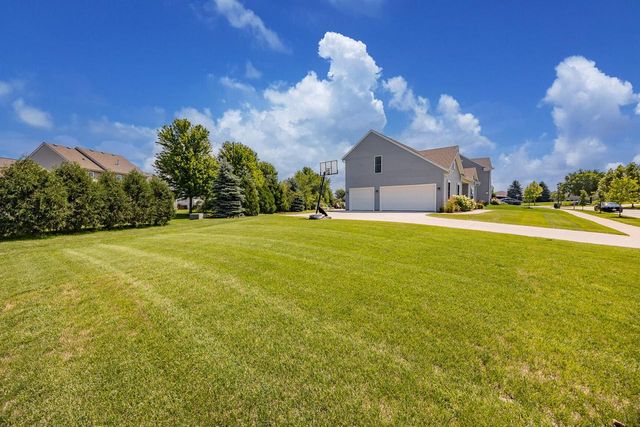 221 Arbor Point AVENUE, West Bend, WI 53095