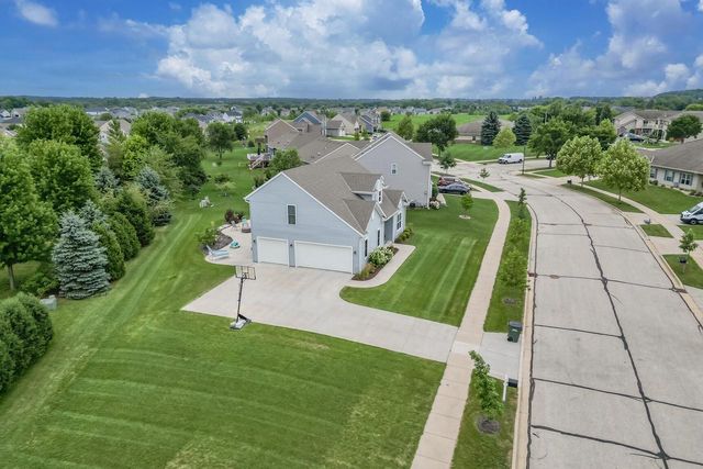 221 Arbor Point AVENUE, West Bend, WI 53095