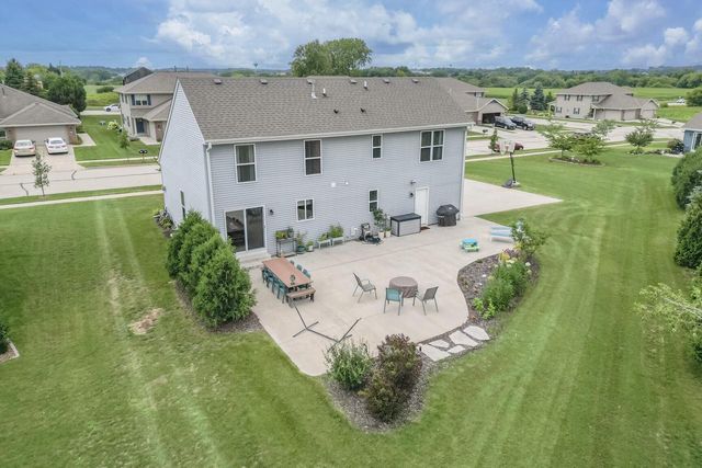 221 Arbor Point AVENUE, West Bend, WI 53095
