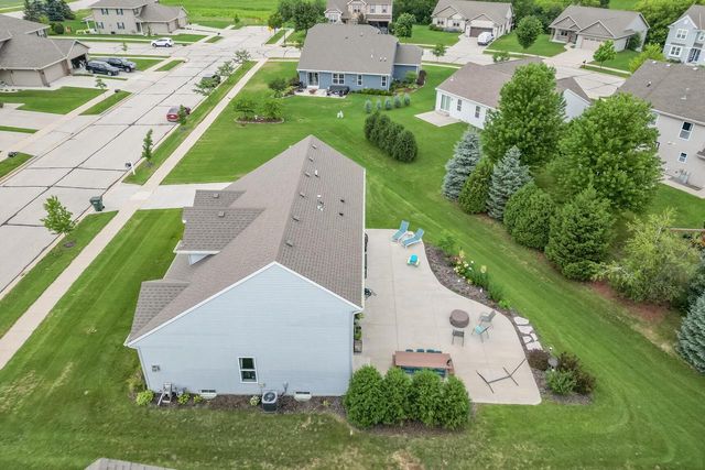 221 Arbor Point AVENUE, West Bend, WI 53095