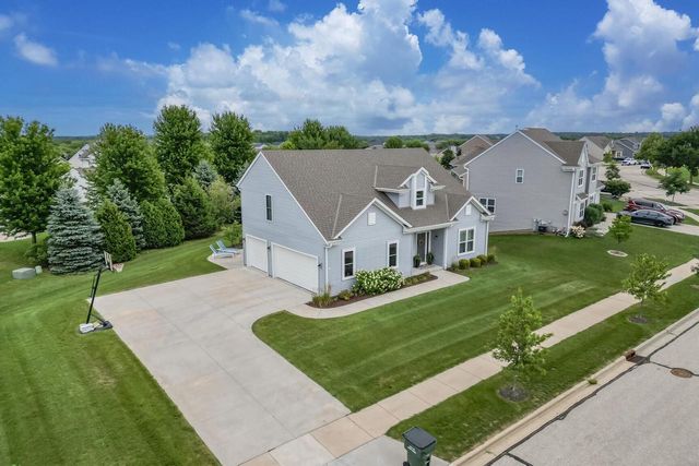 221 Arbor Point AVENUE, West Bend, WI 53095