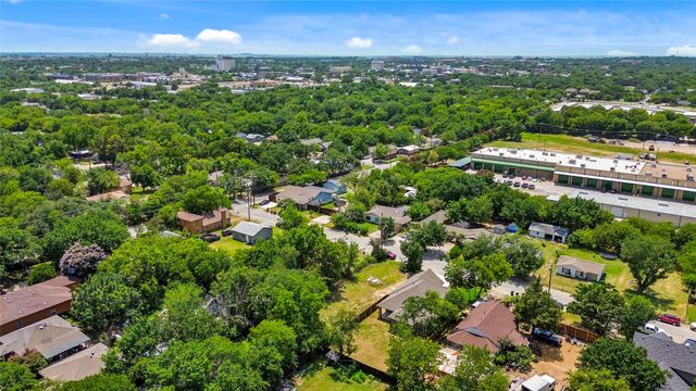 820 N Wood Street, Denton, TX 76209