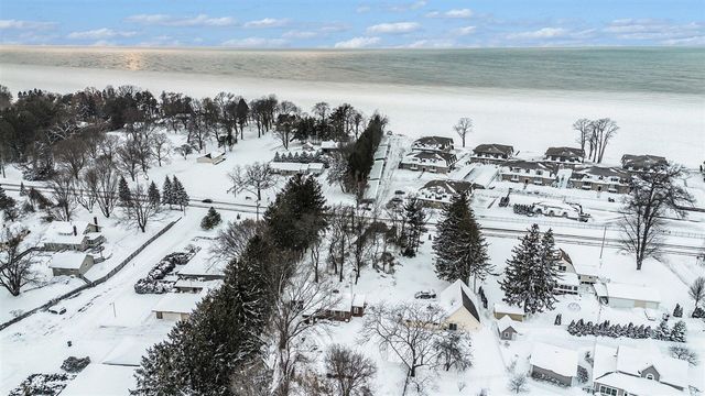 3633 Lakeshore Drive, Saint Joseph, MI 49085