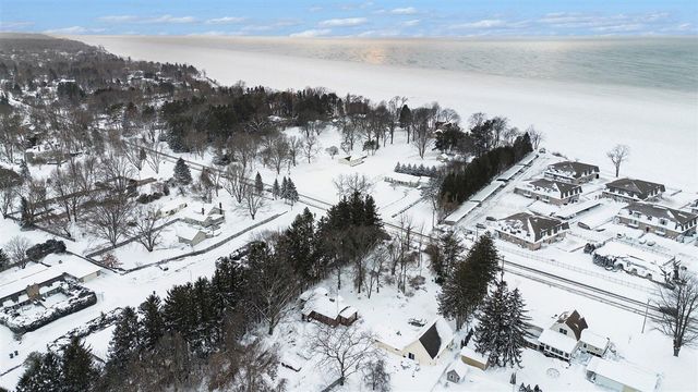 3633 Lakeshore Drive, Saint Joseph, MI 49085