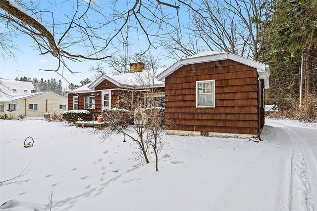 3633 Lakeshore Drive, Saint Joseph, MI 49085