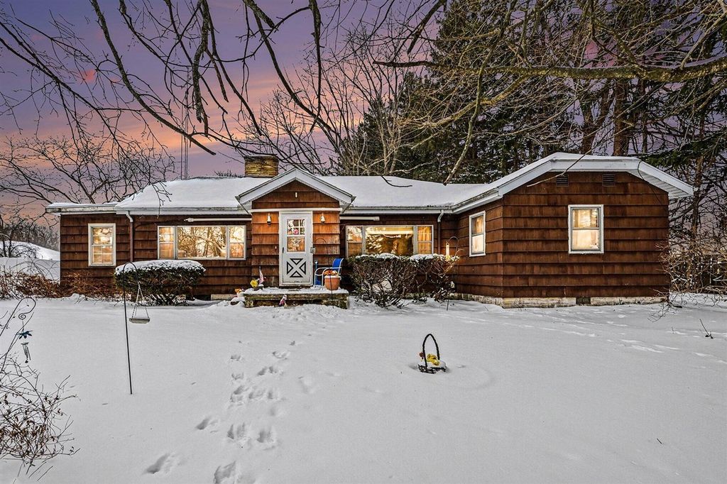 3633 Lakeshore Drive, Saint Joseph, MI 49085