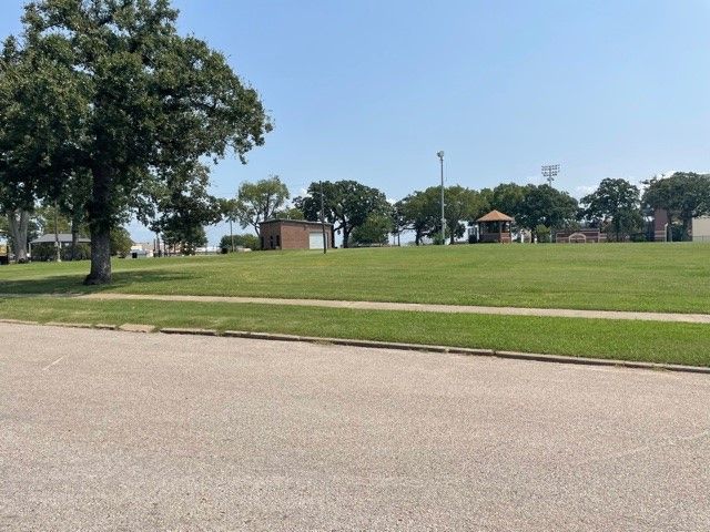 500 W Owings Street, Denison, TX 75020