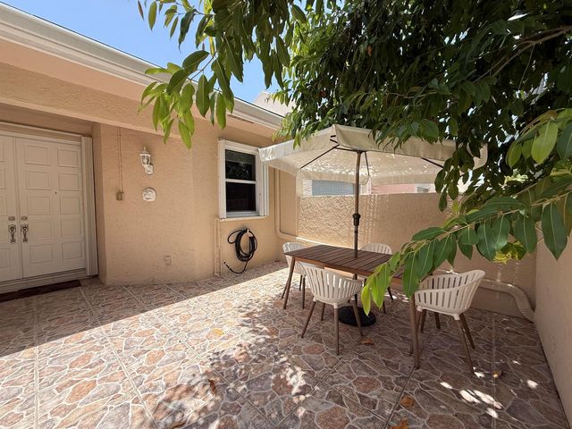 225 N Lakeshore Drive, Hypoluxo, FL 33462
