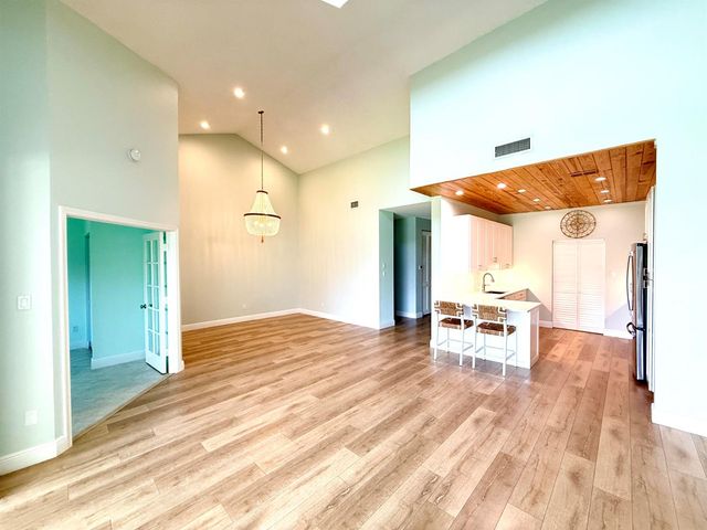 225 N Lakeshore Drive, Hypoluxo, FL 33462