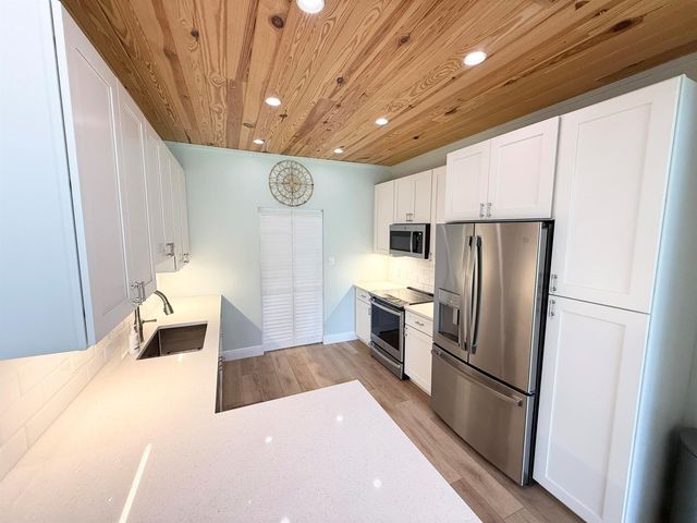 225 N Lakeshore Drive, Hypoluxo, FL 33462