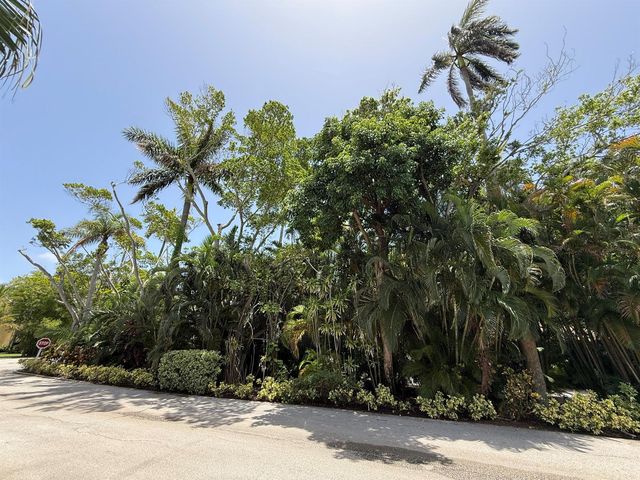 225 N Lakeshore Drive, Hypoluxo, FL 33462