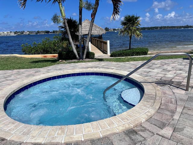 225 N Lakeshore Drive, Hypoluxo, FL 33462