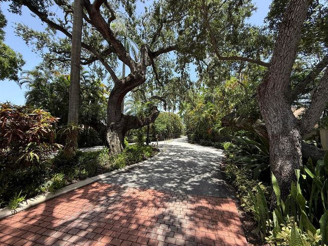 225 N Lakeshore Drive, Hypoluxo, FL 33462