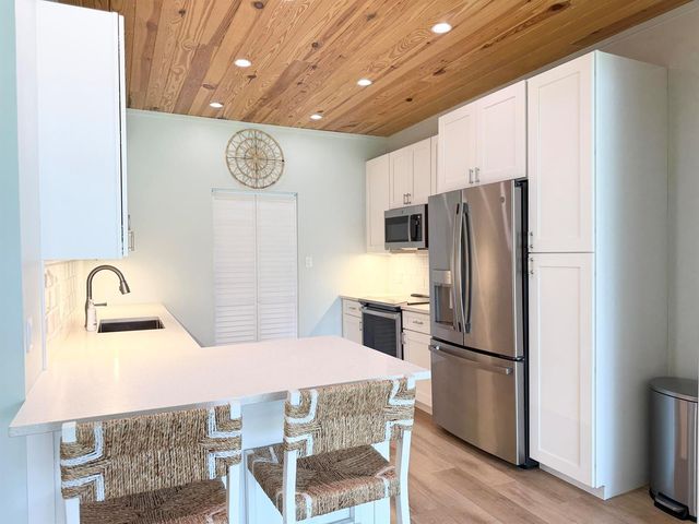 225 N Lakeshore Drive, Hypoluxo, FL 33462