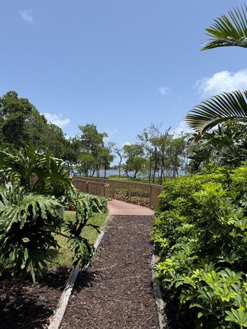 225 N Lakeshore Drive, Hypoluxo, FL 33462