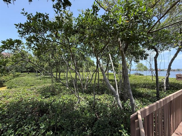 225 N Lakeshore Drive, Hypoluxo, FL 33462