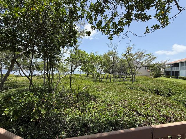 225 N Lakeshore Drive, Hypoluxo, FL 33462
