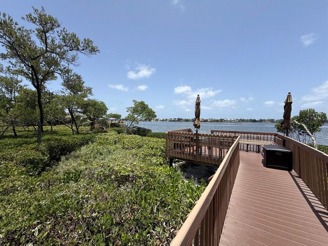 225 N Lakeshore Drive, Hypoluxo, FL 33462