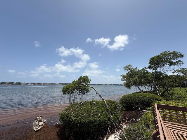 225 N Lakeshore Drive, Hypoluxo, FL 33462