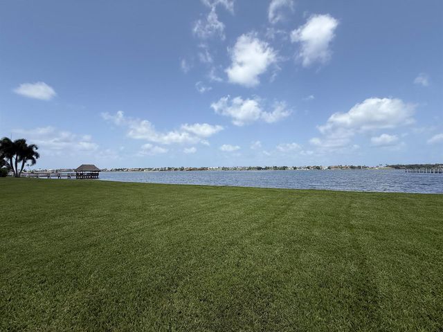225 N Lakeshore Drive, Hypoluxo, FL 33462