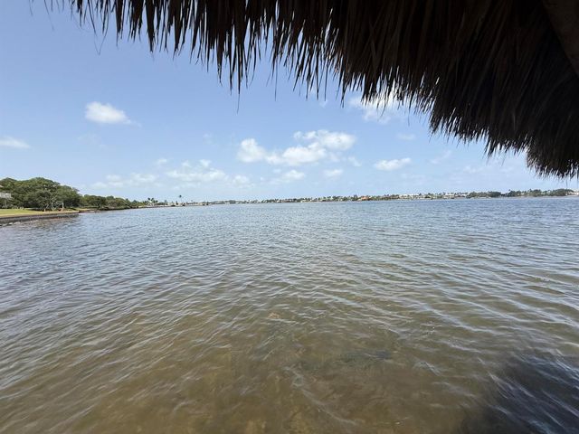 225 N Lakeshore Drive, Hypoluxo, FL 33462
