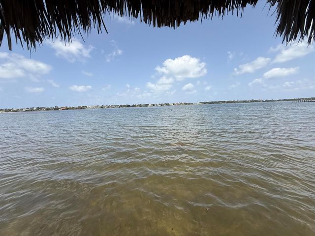 225 N Lakeshore Drive, Hypoluxo, FL 33462