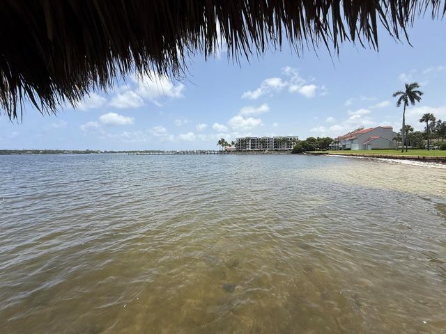 225 N Lakeshore Drive, Hypoluxo, FL 33462