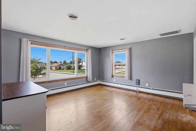 285 DILLER RD, Hanover, PA 17331