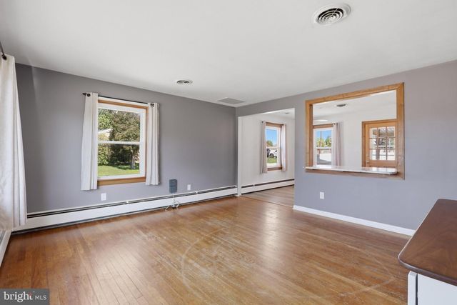 285 DILLER RD, Hanover, PA 17331