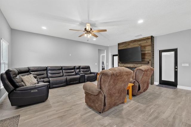 22431 LOOP ROAD, Groveland, FL 34736