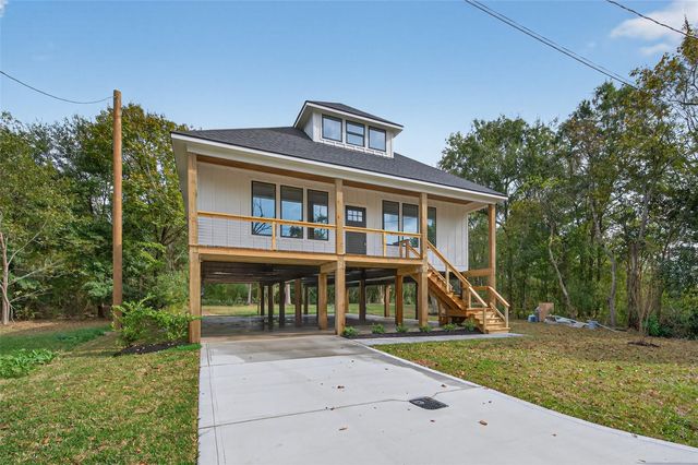 165 Thurman Avenue, Bridge City, TX 77611