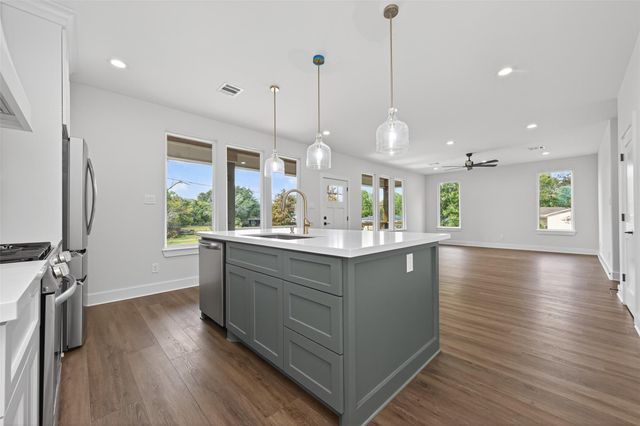 165 Thurman Avenue, Bridge City, TX 77611