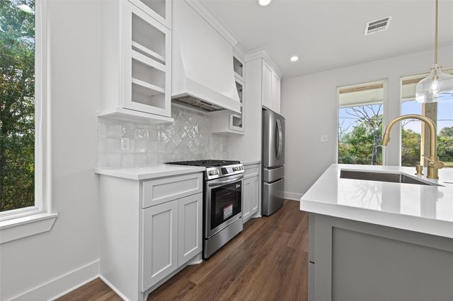 165 Thurman Avenue, Bridge City, TX 77611