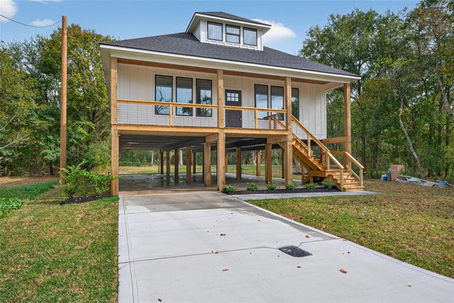 165 Thurman Avenue, Bridge City, TX 77611