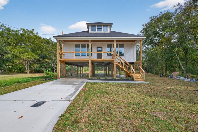 165 Thurman Avenue, Bridge City, TX 77611