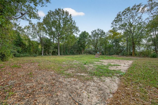 165 Thurman Avenue, Bridge City, TX 77611