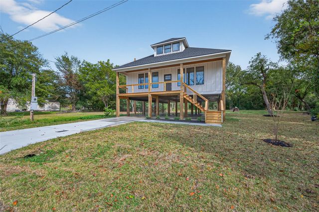 165 Thurman Avenue, Bridge City, TX 77611