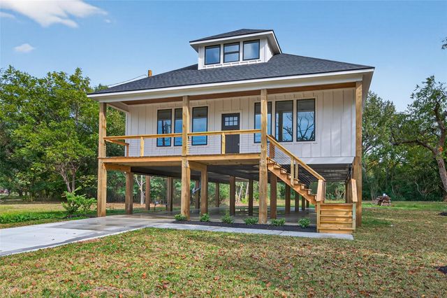 165 Thurman Avenue, Bridge City, TX 77611