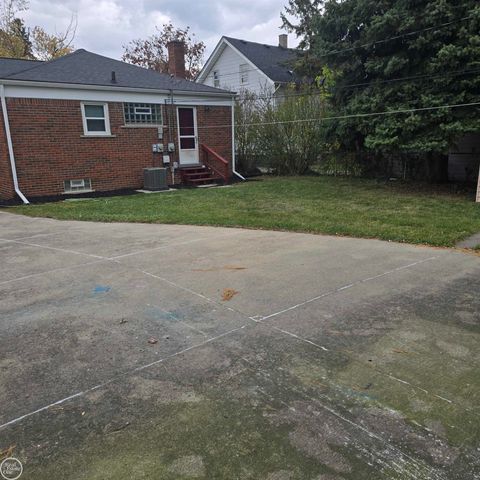 16084 Hauss Avenue, Eastpointe, MI 48021