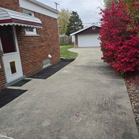 16084 Hauss Avenue, Eastpointe, MI 48021