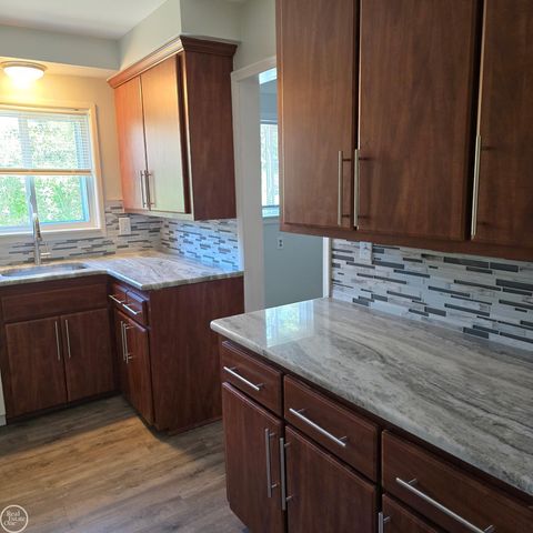16084 Hauss Avenue, Eastpointe, MI 48021