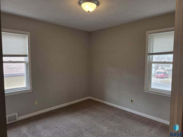 2213 W 15th St Street, Sioux Falls, SD 57104