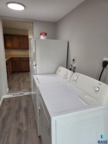 2213 W 15th St Street, Sioux Falls, SD 57104