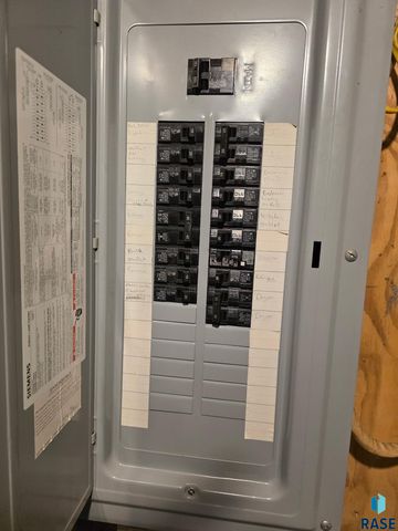 2213 W 15th St Street, Sioux Falls, SD 57104