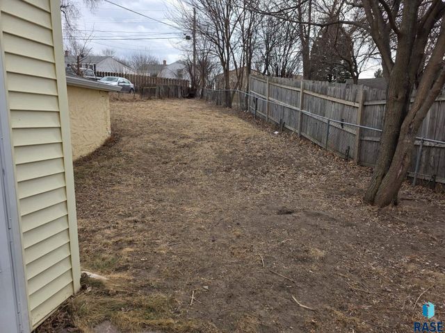 2213 W 15th St Street, Sioux Falls, SD 57104