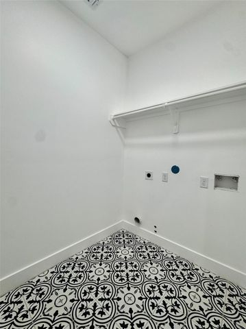 6928 Paris, Houston, TX 77021