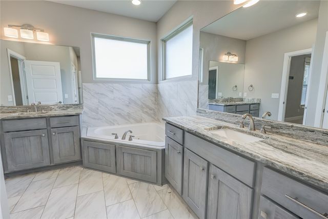 467 Tartaglia Avenue, Tontitown, AR 72762