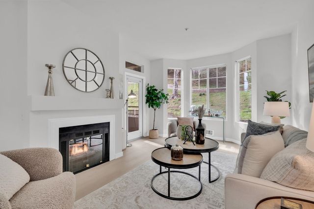 320 320 Caldecott 116, Oakland, CA 94618