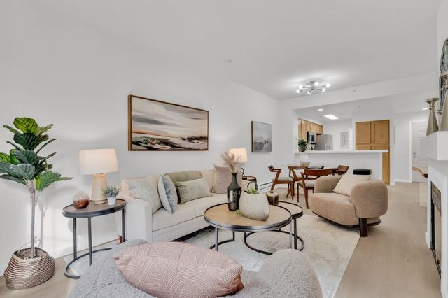 320 320 Caldecott 116, Oakland, CA 94618